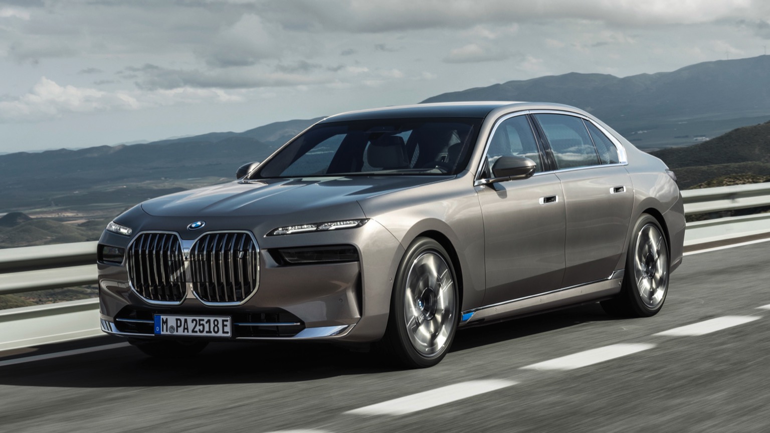 BMW i7